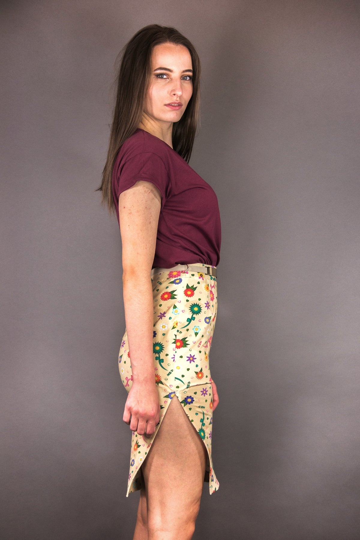 Bleistift - Rock aus Jersey mit Schlitz "FLOWERS" - Manuel Essl Design