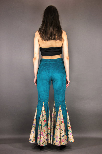 Hose aus Cord mit Zipps und Godets "FLOWERS" - ONE SIZE