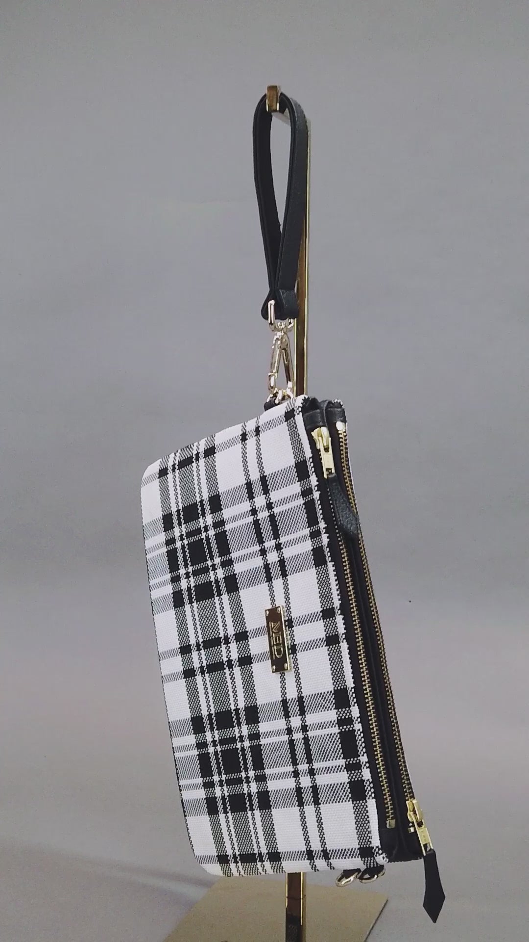 Tasche von MANUEL ESSL DESIGN aus der Cosmic Bloom Kollektion