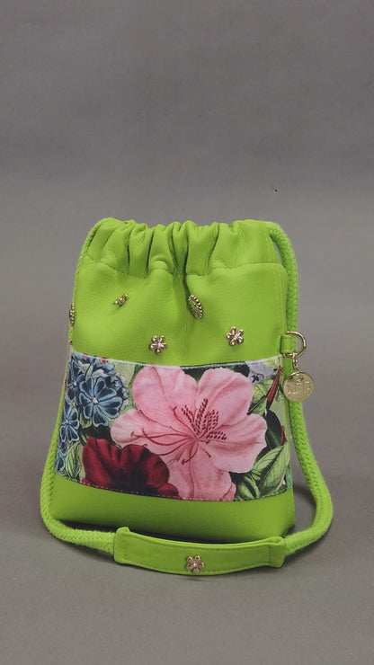 Tasche von MANUEL ESSL DESIGN aus der Cosmic Bloom Kollektion